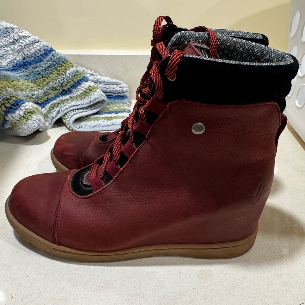 Forsake Wedge Ankle Boots - size 8.5